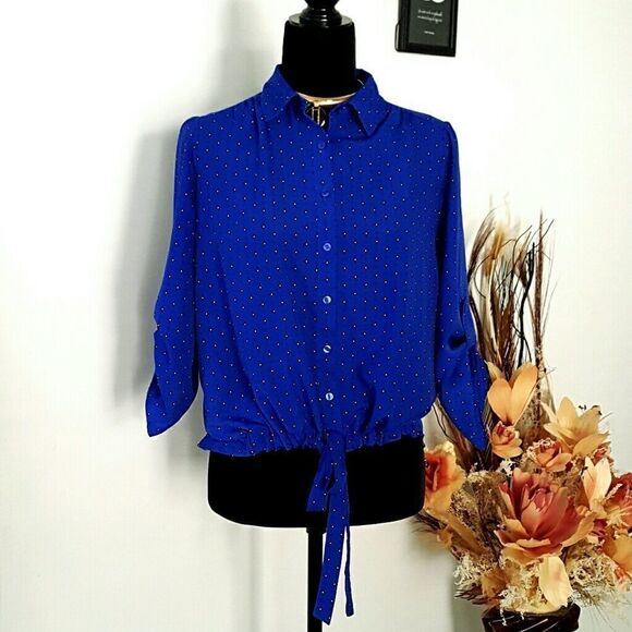 Beautiful blue top  - Picture 1 of 6